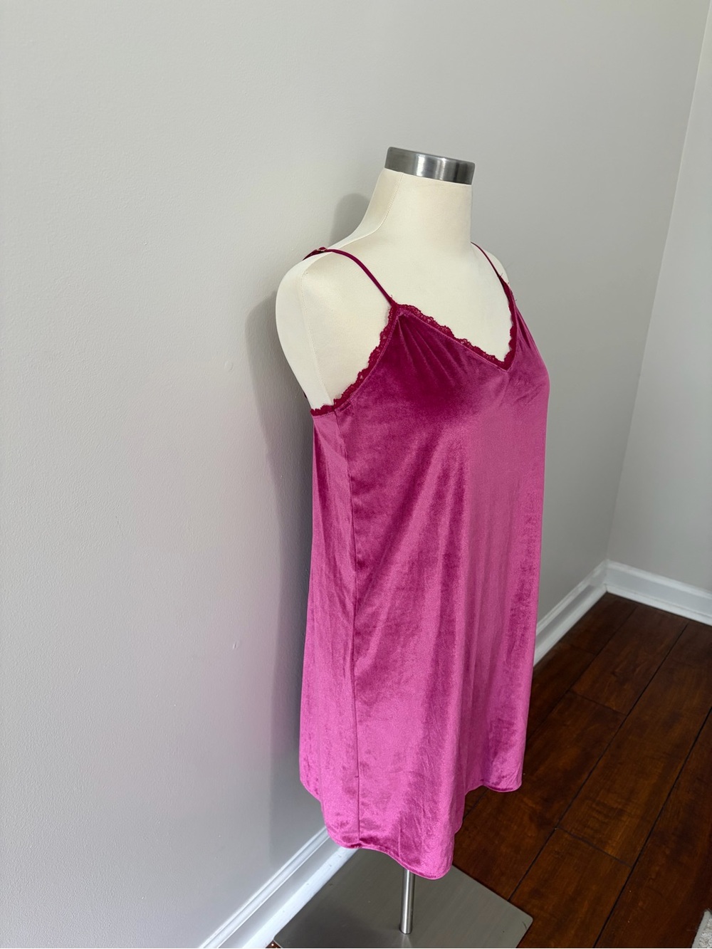 Victoria's Secret Fuchsia Velvet Slip with Lace Trim Sz S Coquette Barbiecore - Picture 4 of 7